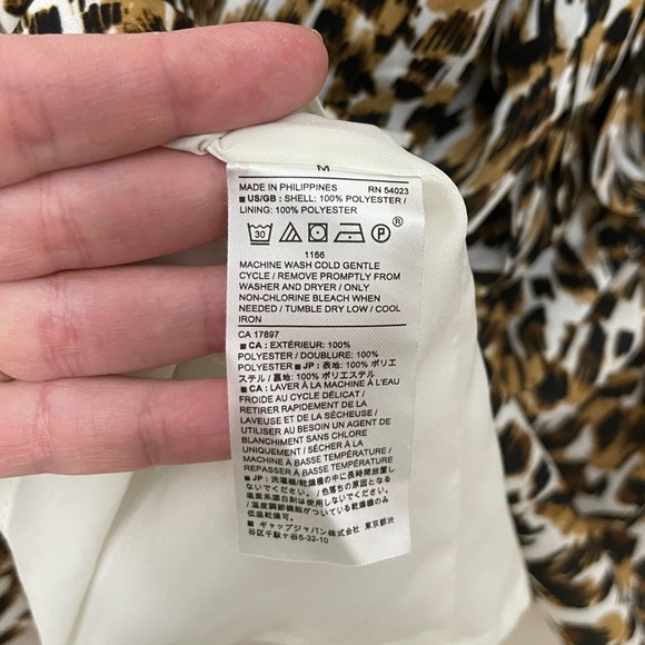 Banana Republic Animal Print Top - Picture 3 of 6